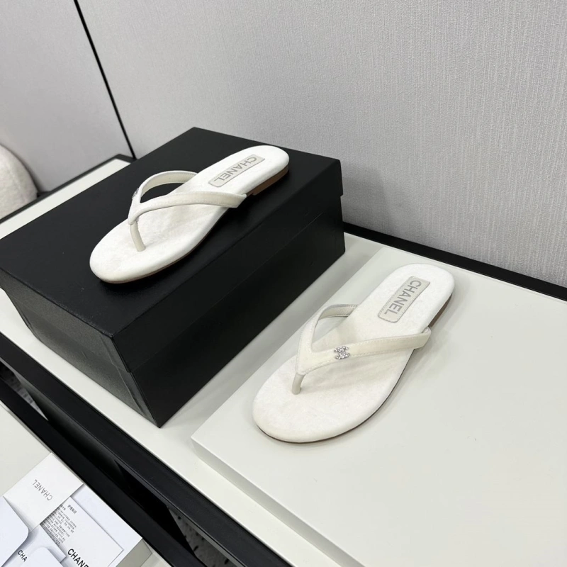 Stylish Chxnxl Slippers 128086