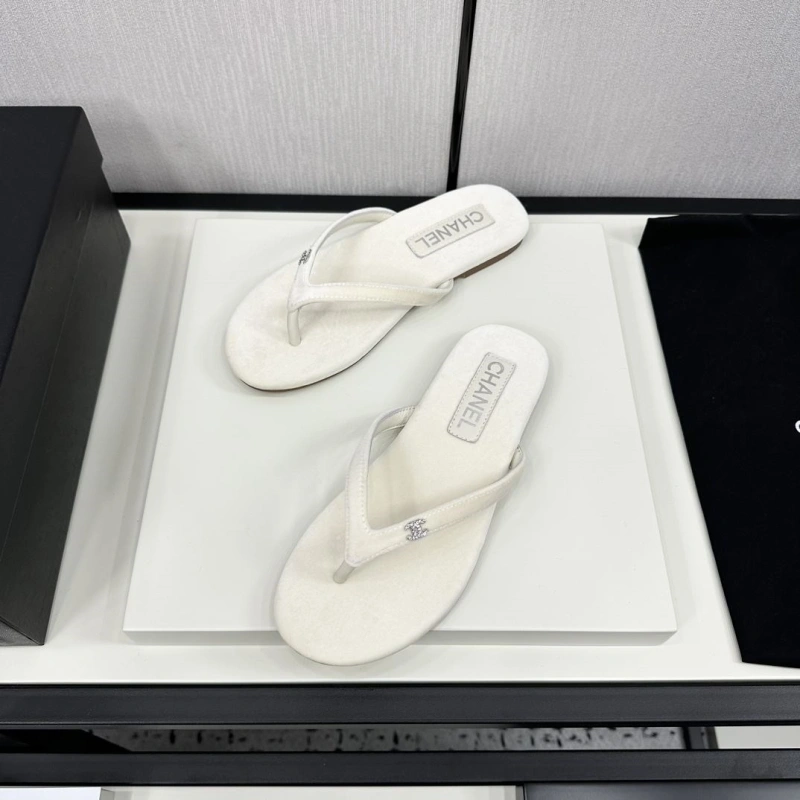 Stylish Chxnxl Slippers 128086