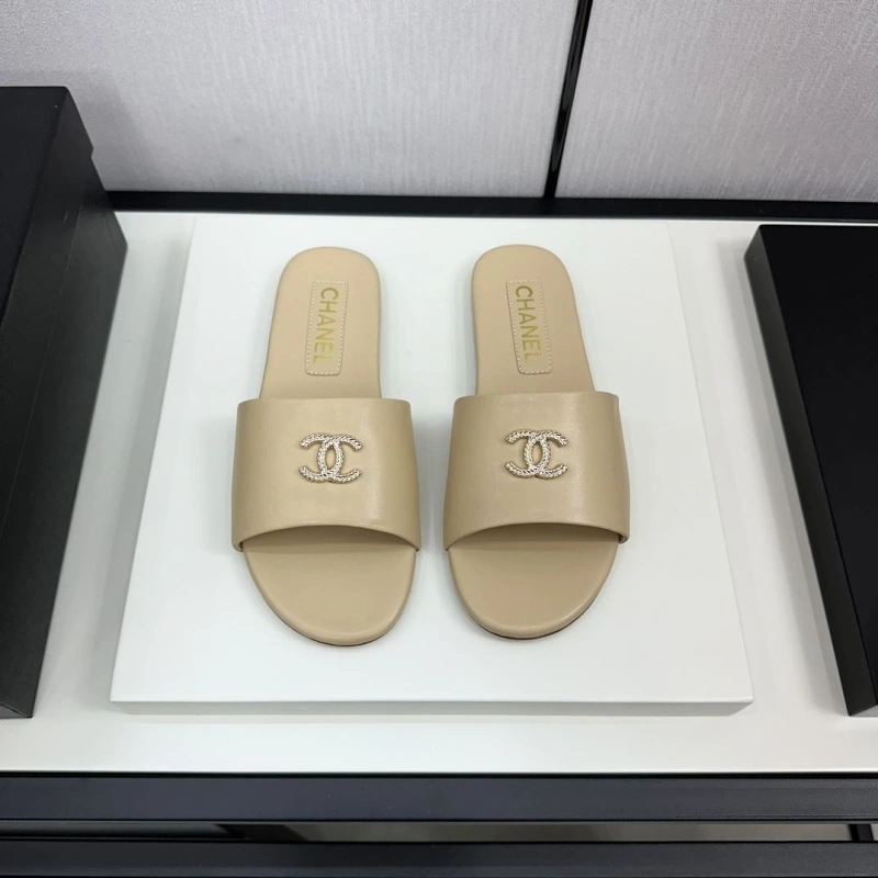 Bold Chxnxl Slippers 128079