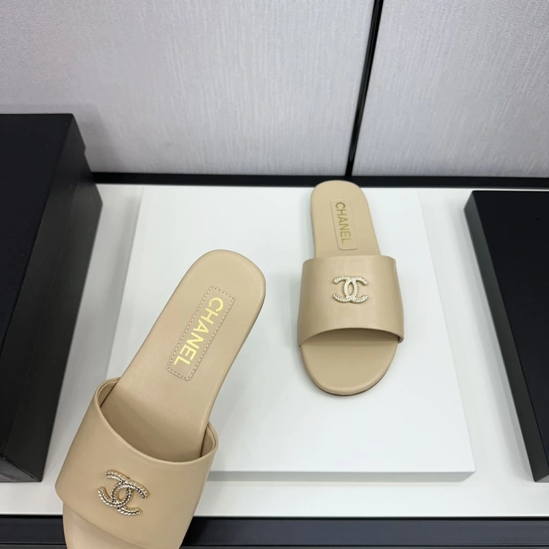 Bold Chxnxl Slippers 128079