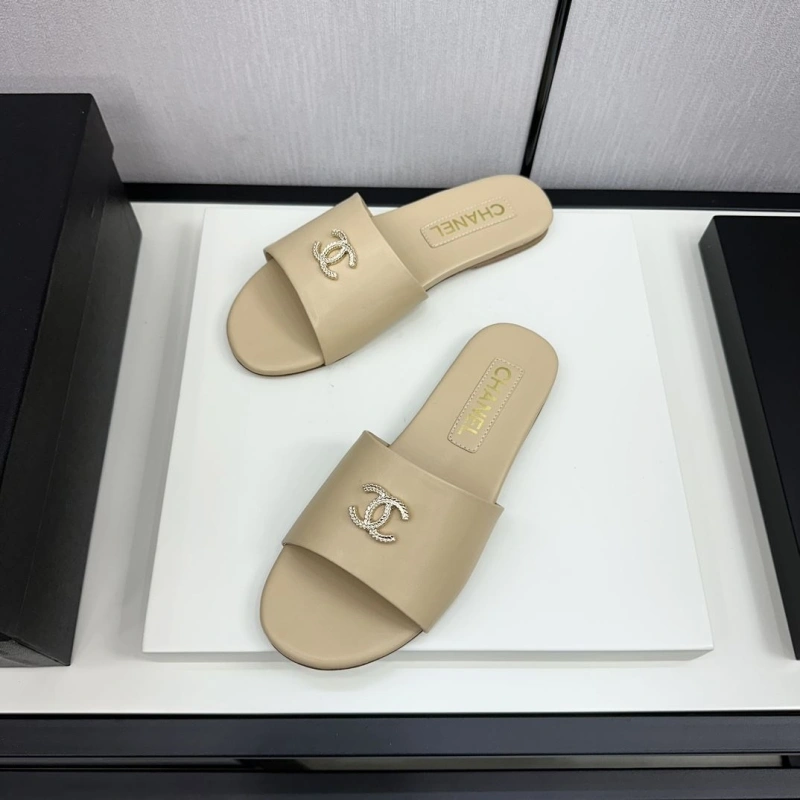 Bold Chxnxl Slippers 128079