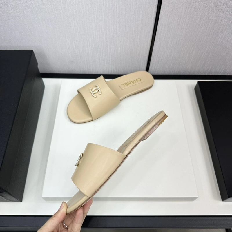 Bold Chxnxl Slippers 128079