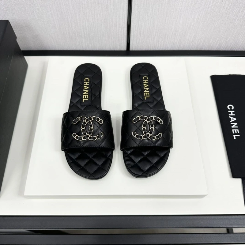 Lightweight Chxnxl Slippers 128078
