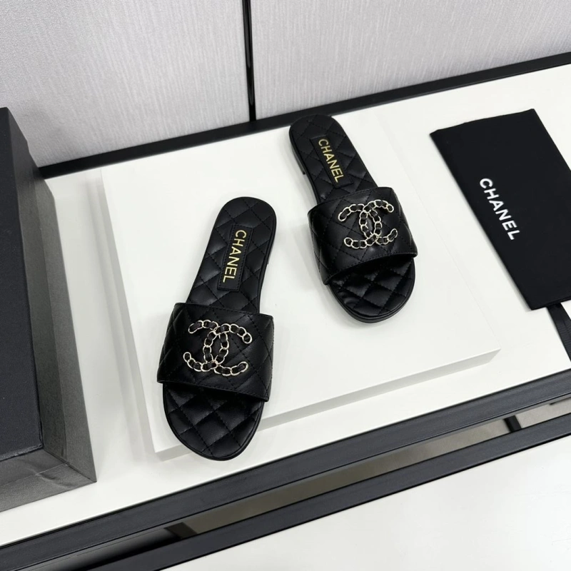 Lightweight Chxnxl Slippers 128078