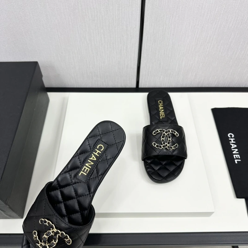 Lightweight Chxnxl Slippers 128078