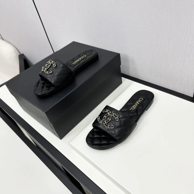 Lightweight Chxnxl Slippers 128078
