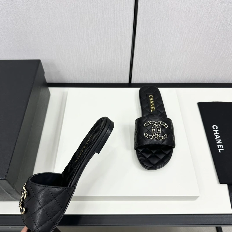 Lightweight Chxnxl Slippers 128078