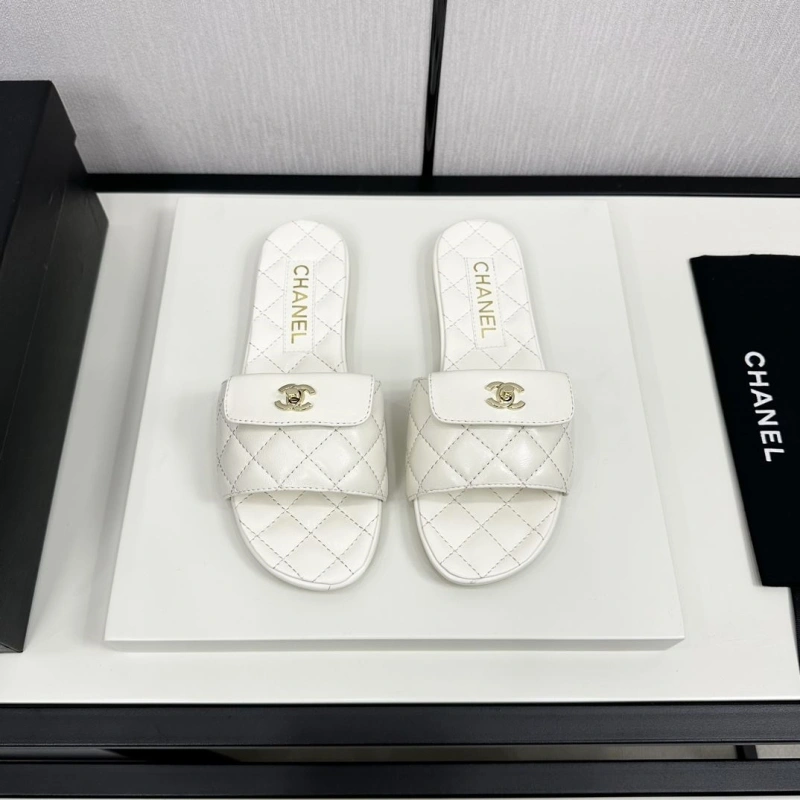 EasyMatch Chxnxl Slippers 128067