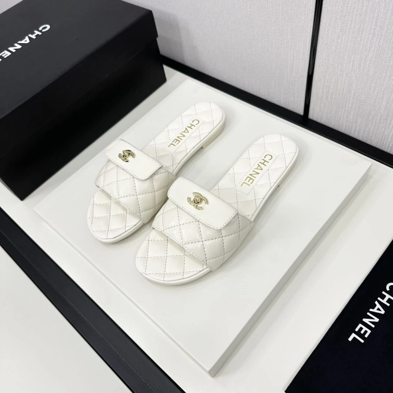 EasyMatch Chxnxl Slippers 128067