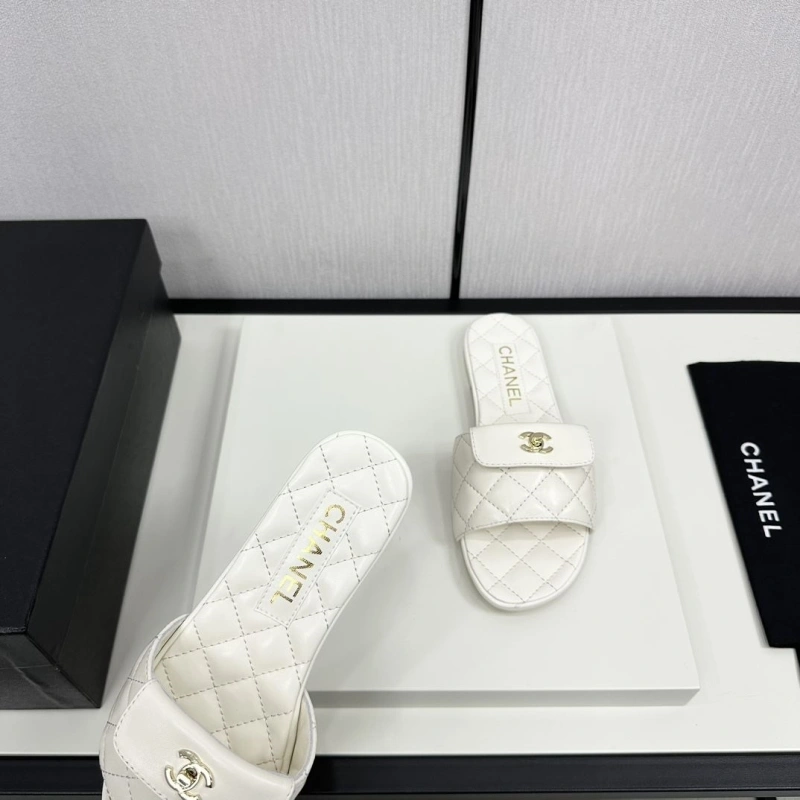 EasyMatch Chxnxl Slippers 128067