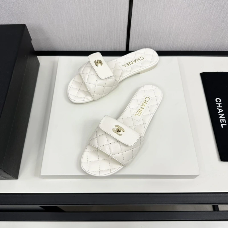 EasyMatch Chxnxl Slippers 128067