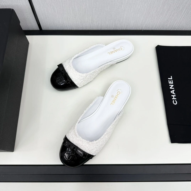 Versatile Chxnxl Slippers 128073
