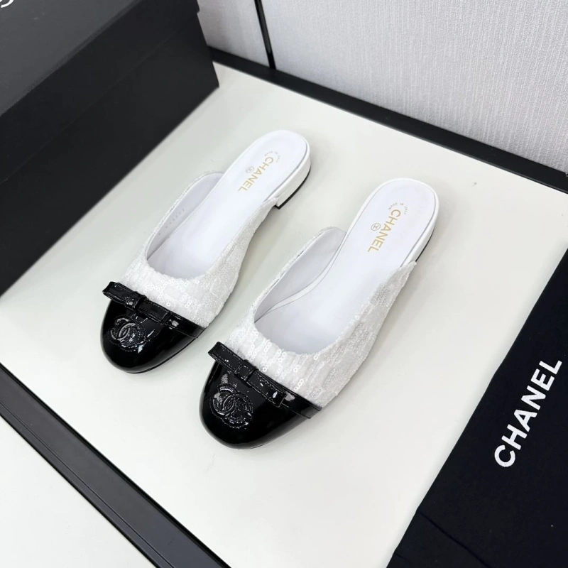 WellDesigned Chxnxl Slippers 128070