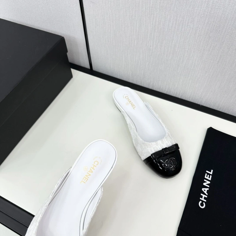 WellDesigned Chxnxl Slippers 128070
