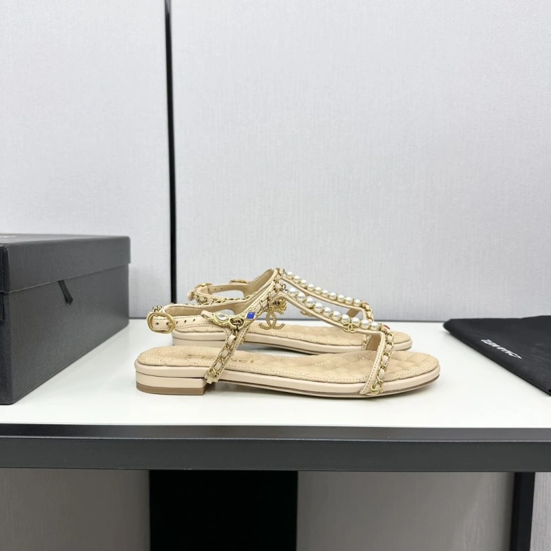 Unique Chxnxl Slippers 128065