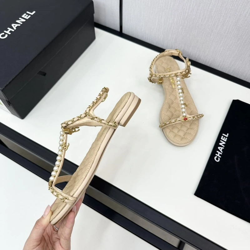 Unique Chxnxl Slippers 128065