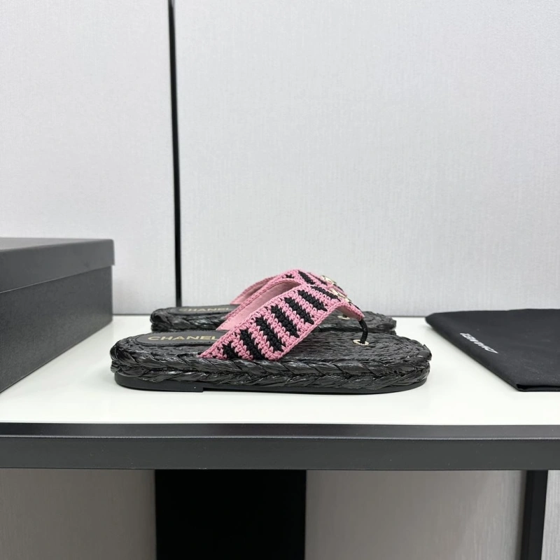 Stylish Chxnxl Slippers 128041