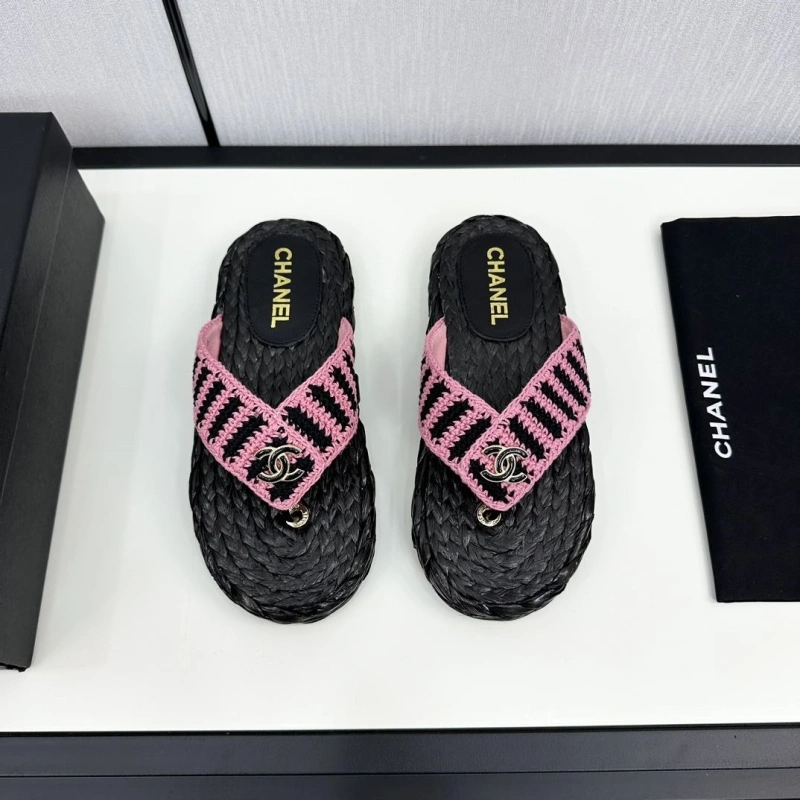 Stylish Chxnxl Slippers 128041