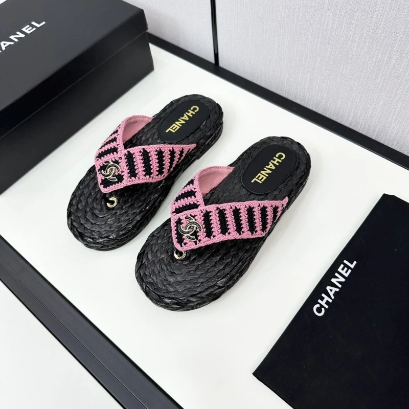 Stylish Chxnxl Slippers 128041