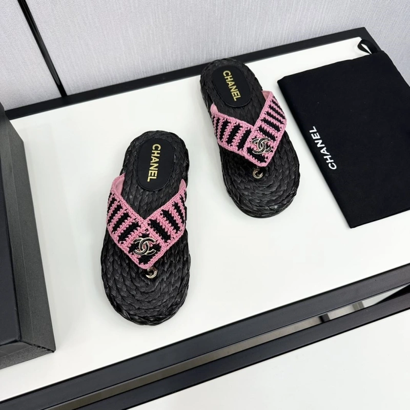 Stylish Chxnxl Slippers 128041