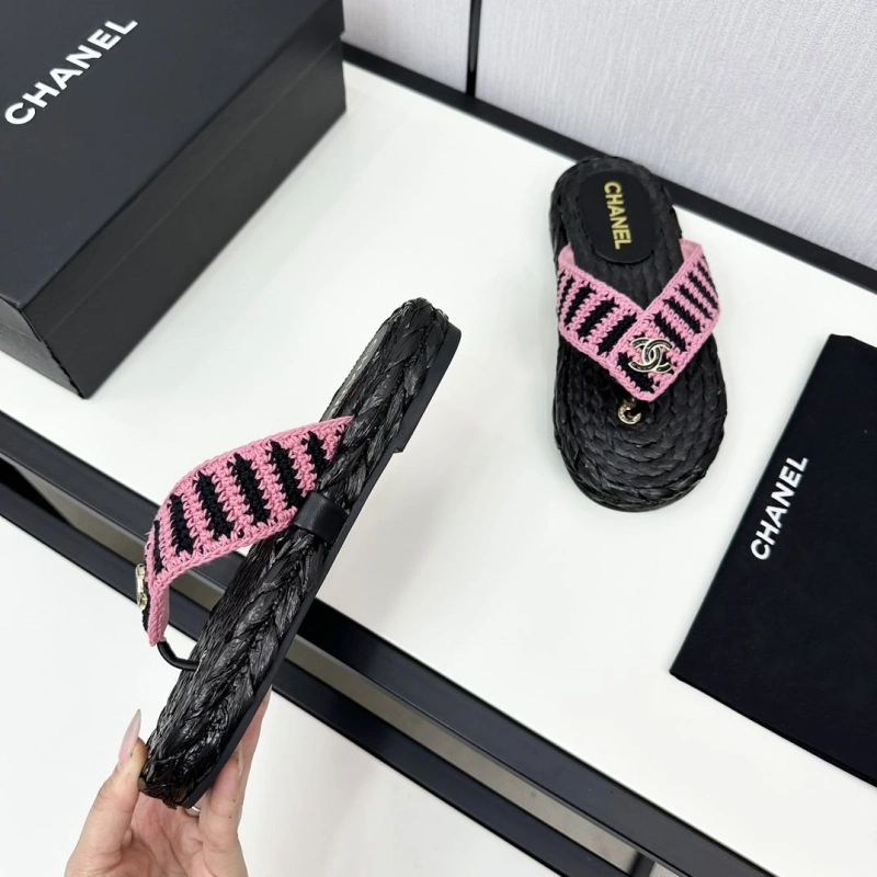 Stylish Chxnxl Slippers 128041