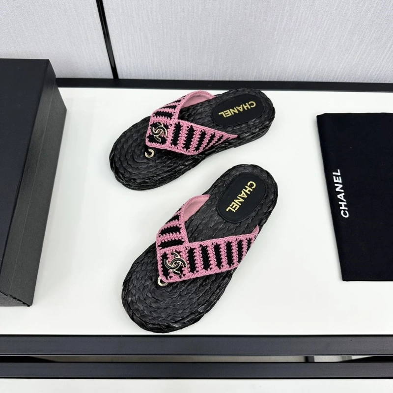 Stylish Chxnxl Slippers 128041