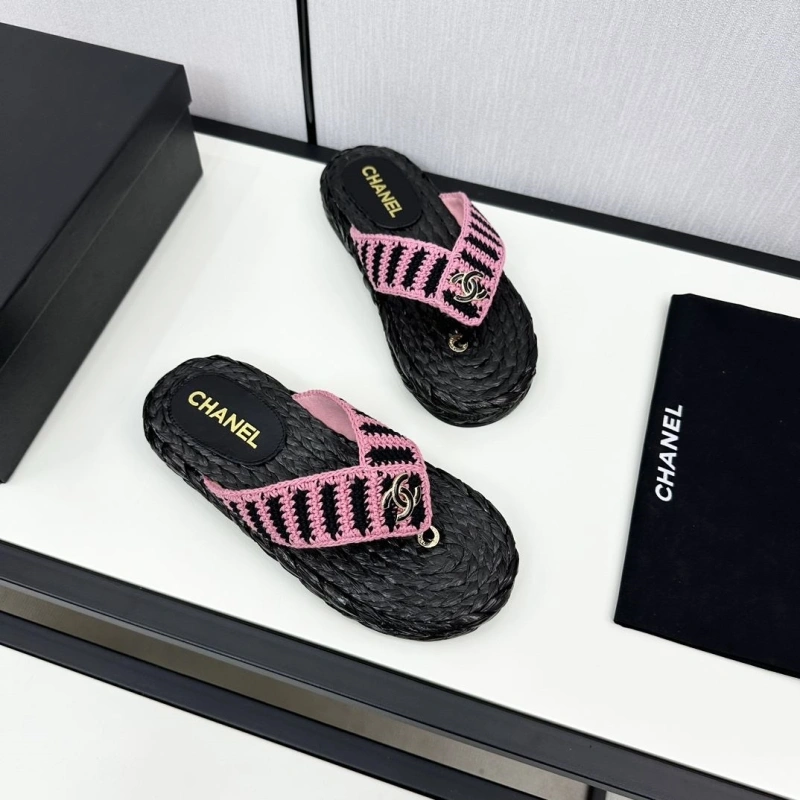 Stylish Chxnxl Slippers 128041
