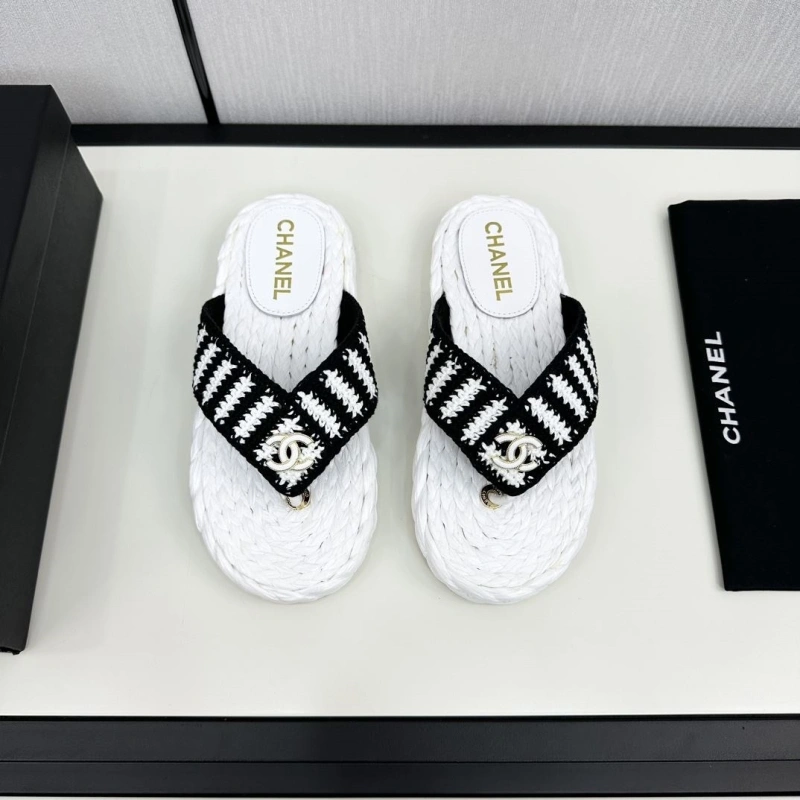 Minimalist Chxnxl Slippers 128039