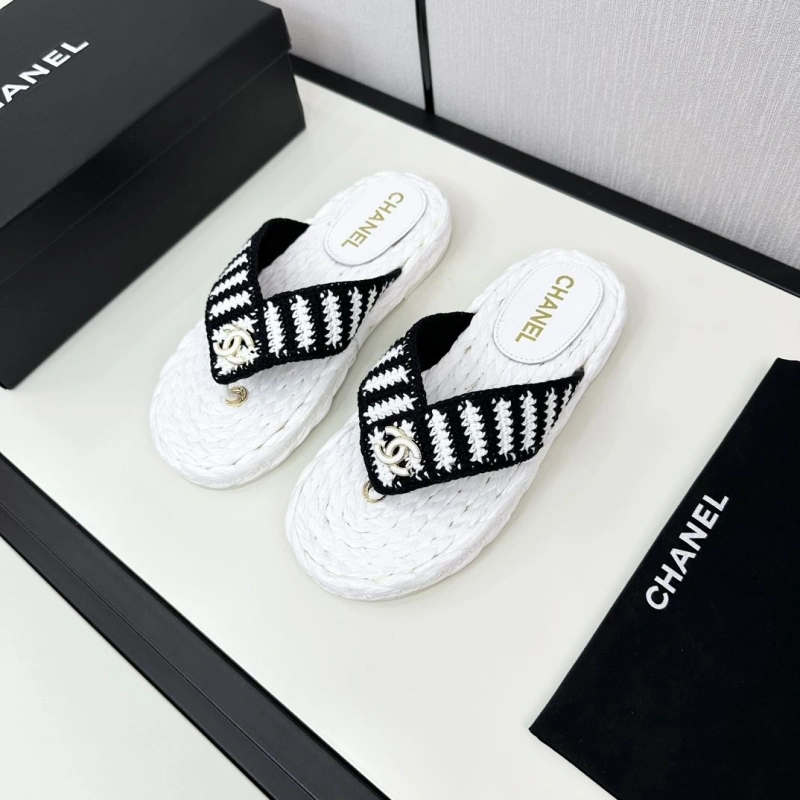 Minimalist Chxnxl Slippers 128039