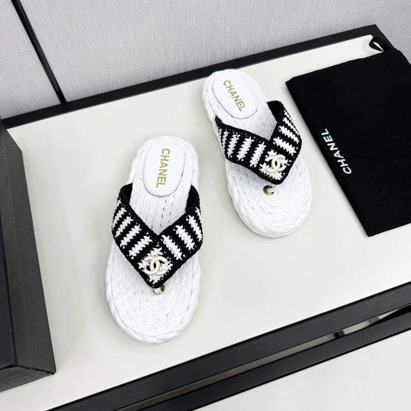 Minimalist Chxnxl Slippers 128039
