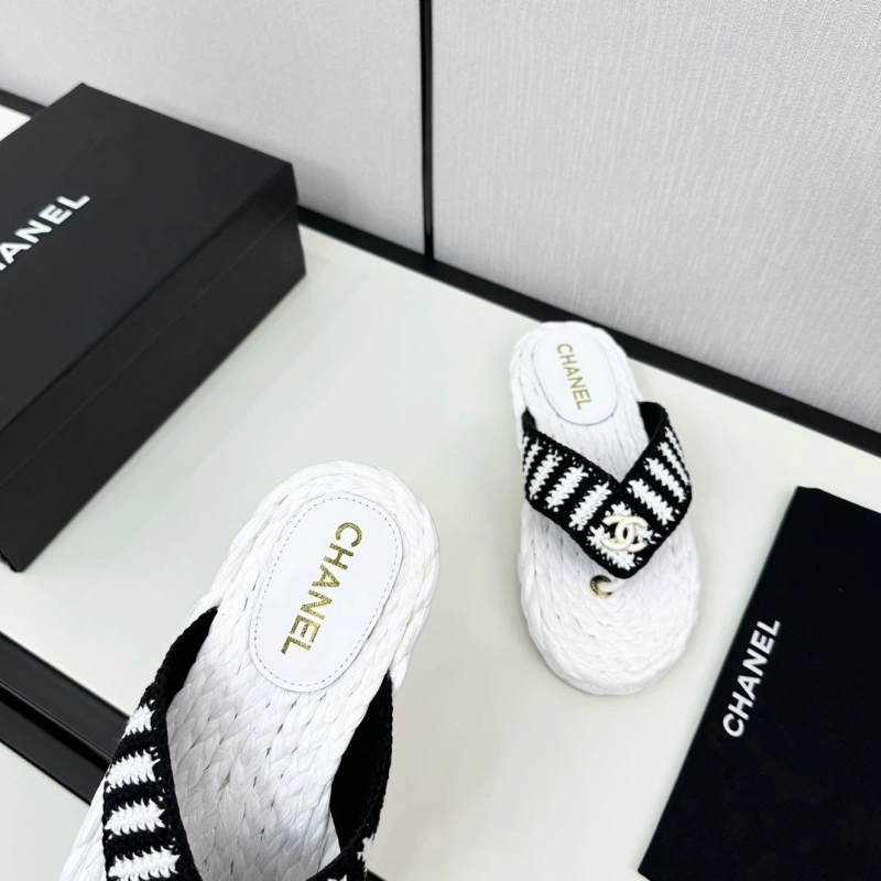 Minimalist Chxnxl Slippers 128039