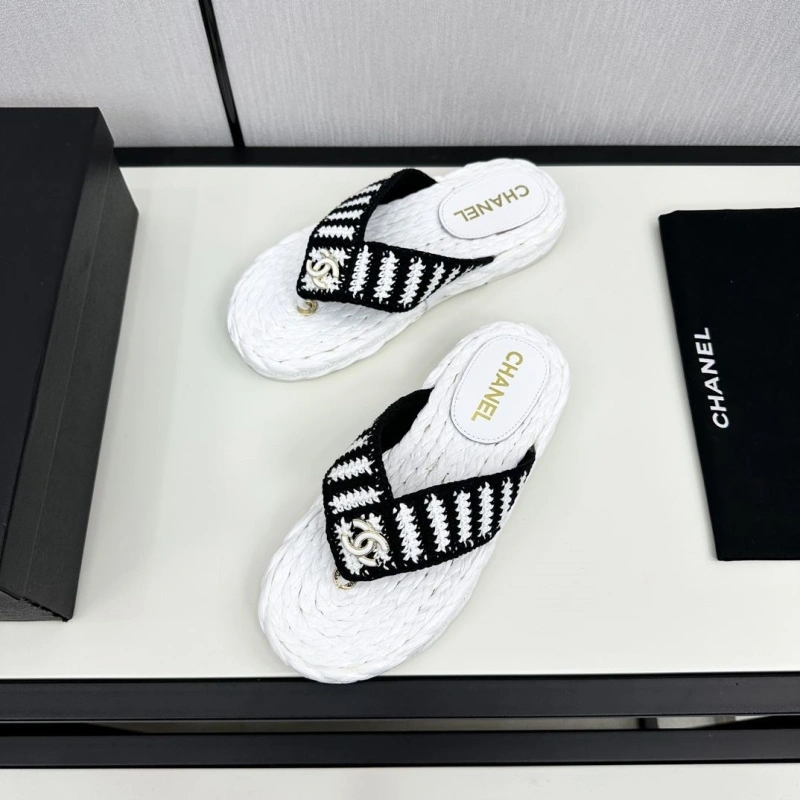 Minimalist Chxnxl Slippers 128039