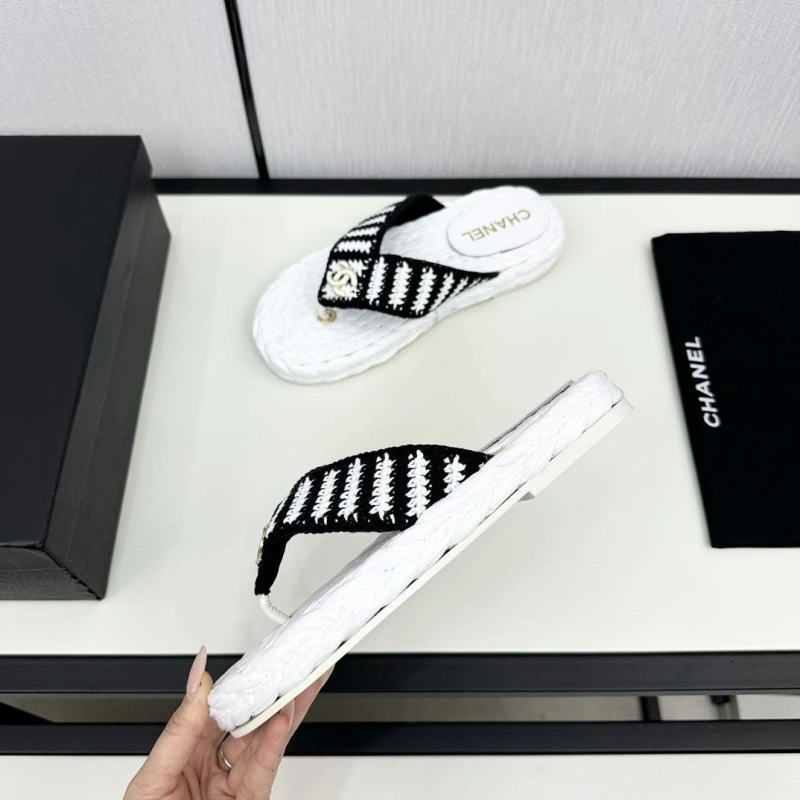 Minimalist Chxnxl Slippers 128039
