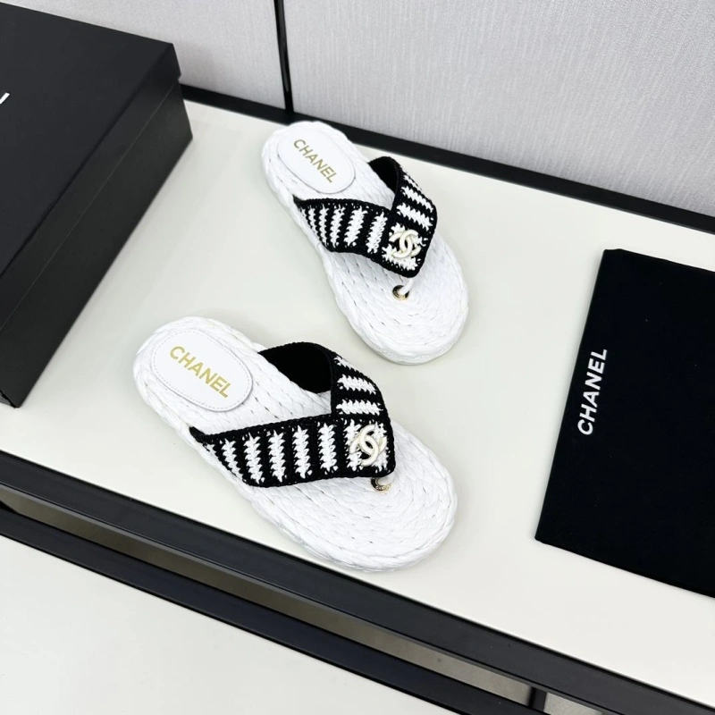 Minimalist Chxnxl Slippers 128039