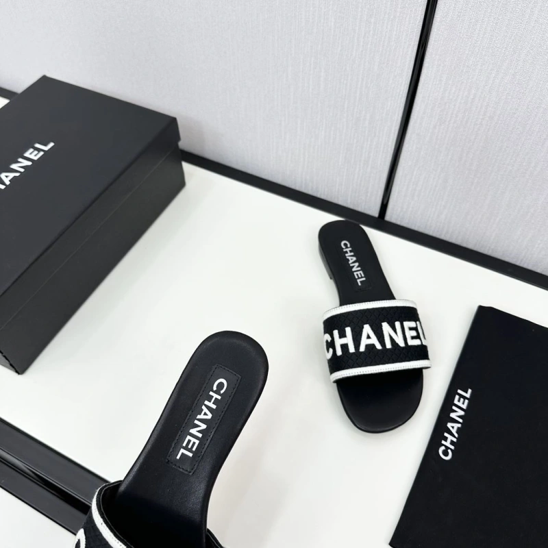 Compact Chxnxl Slippers 128033