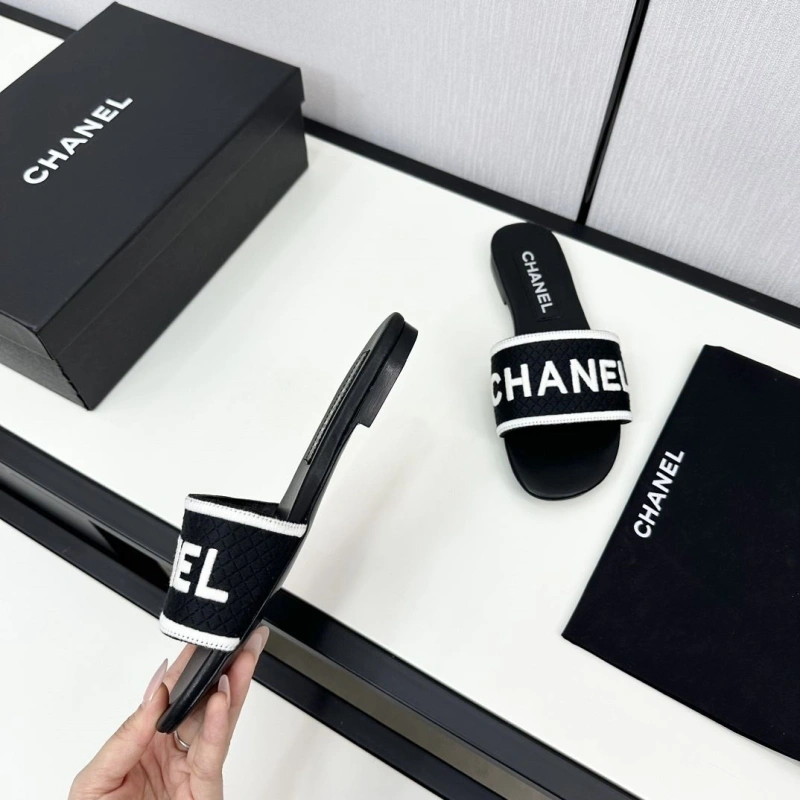 Compact Chxnxl Slippers 128033