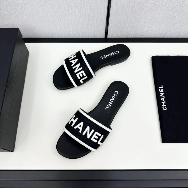 Compact Chxnxl Slippers 128033