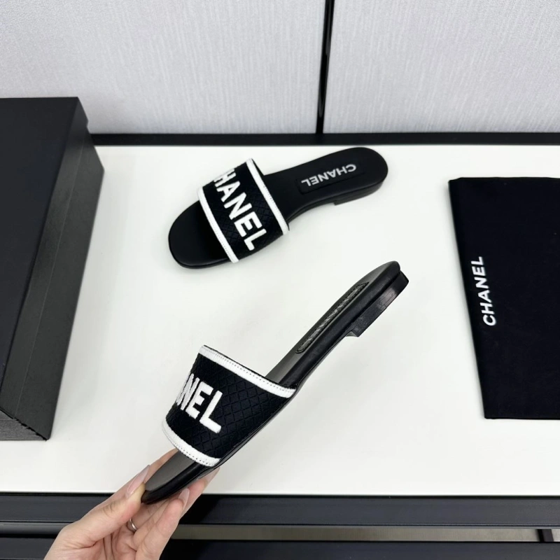 Compact Chxnxl Slippers 128033