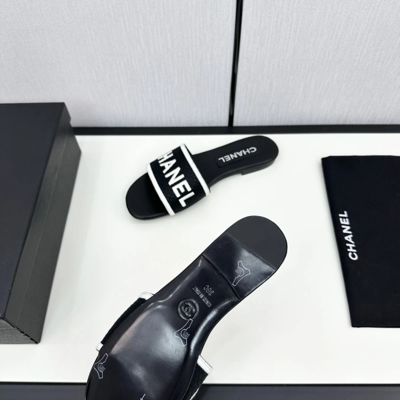 Compact Chxnxl Slippers 128033