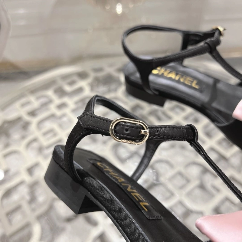 Versatile Chxnxl Sandals 128475