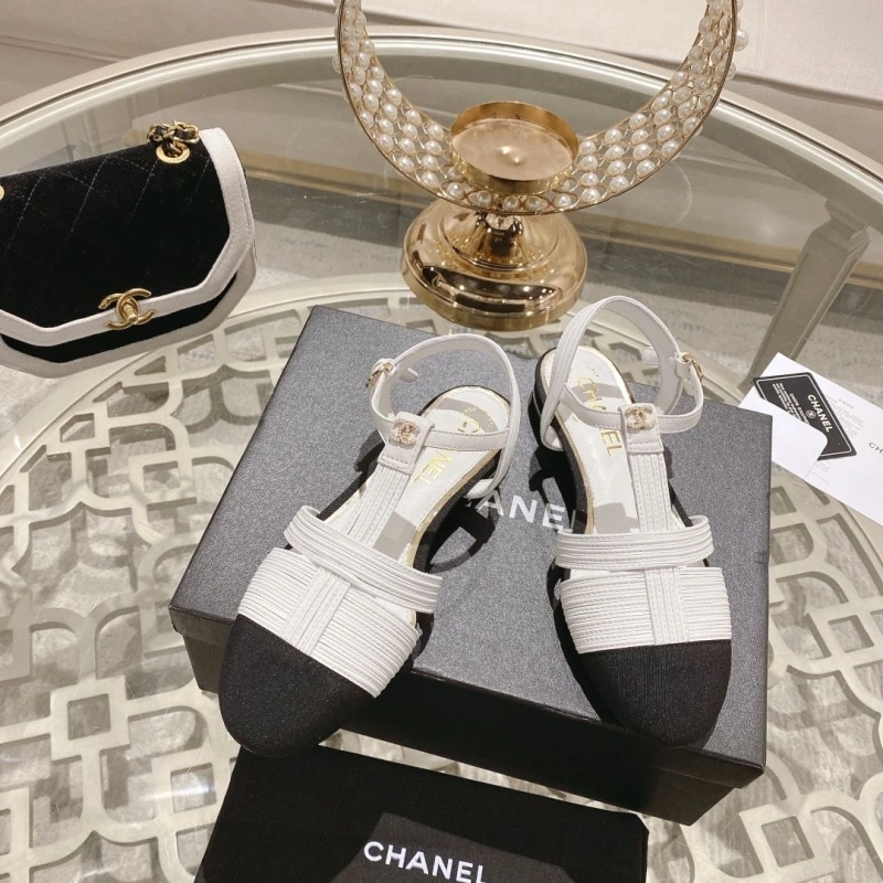 Versatile Chxnxl Sandals 128451