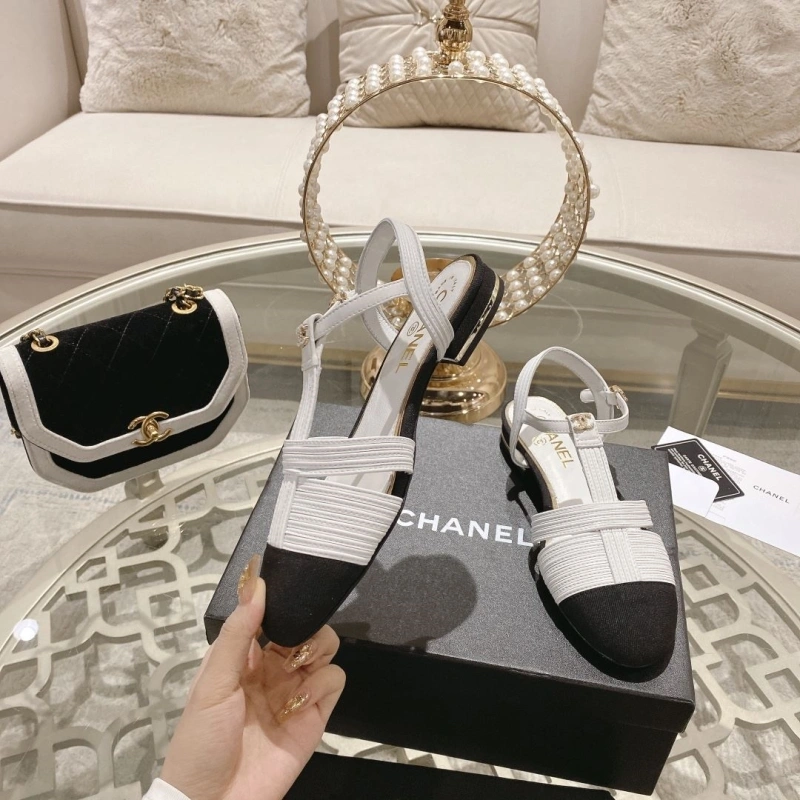 Versatile Chxnxl Sandals 128451