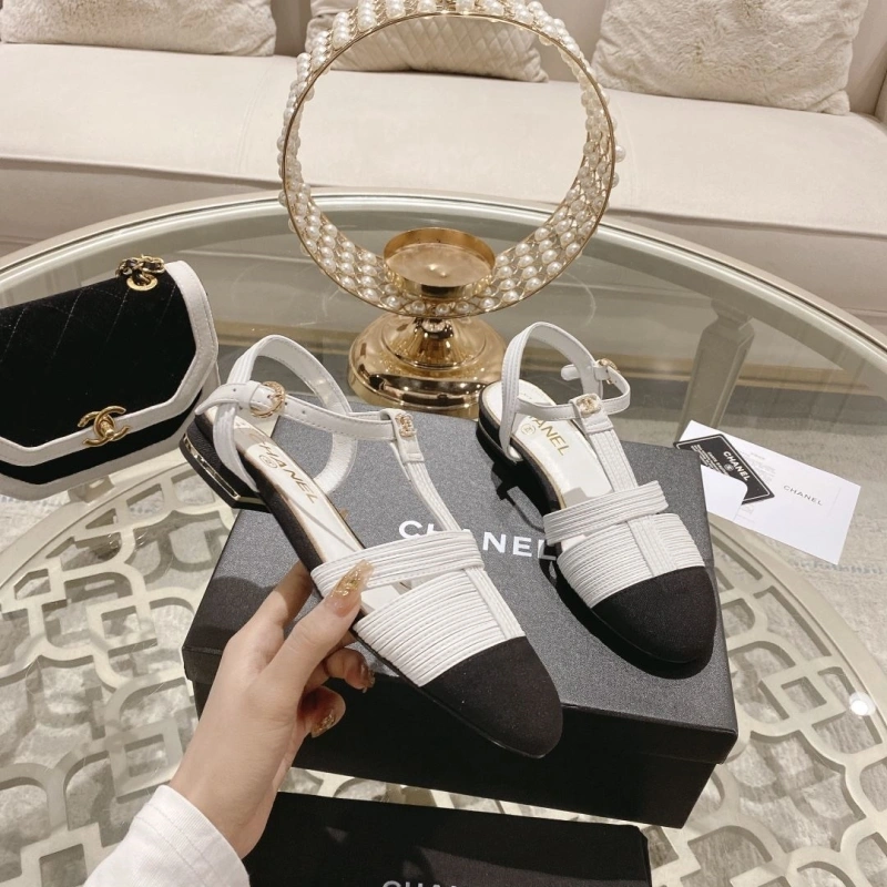 Versatile Chxnxl Sandals 128451