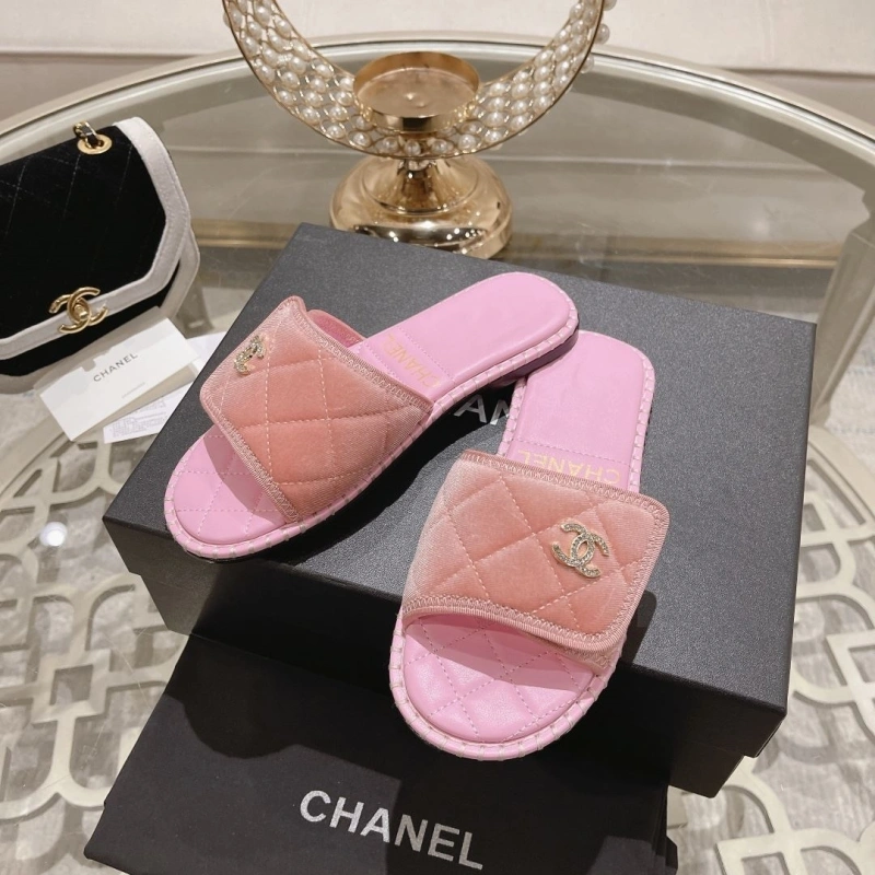 Trendsetting Chxnxl Slippers 128014