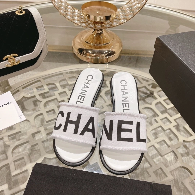 Durable Chxnxl Slippers 128003