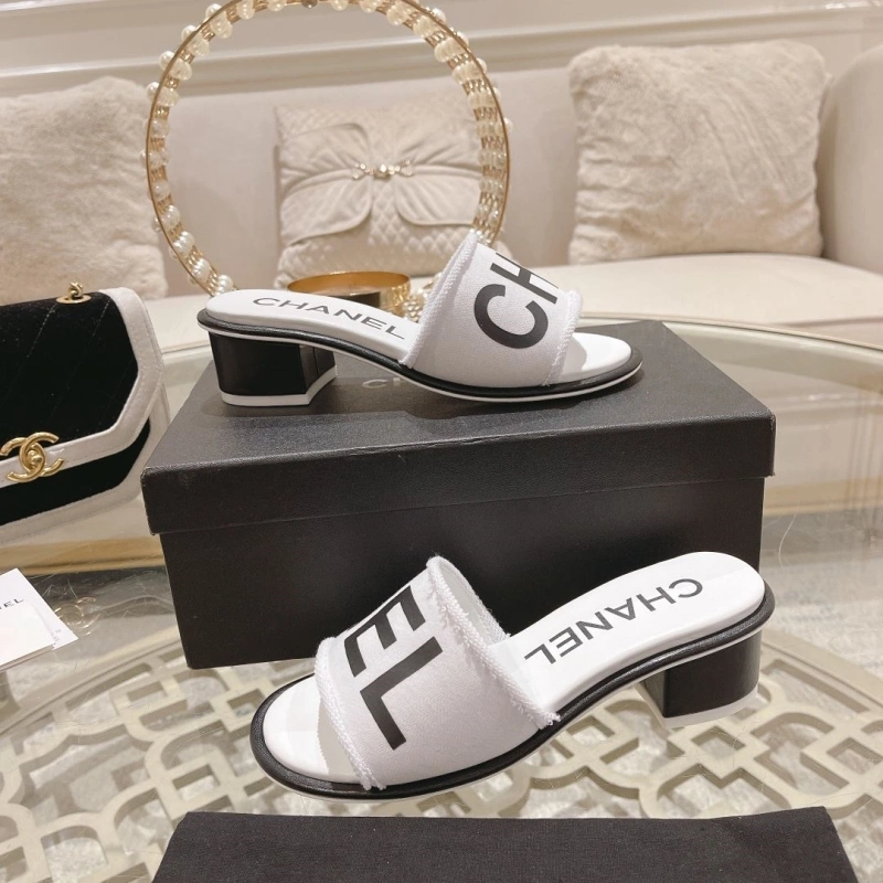 Durable Chxnxl Slippers 128003