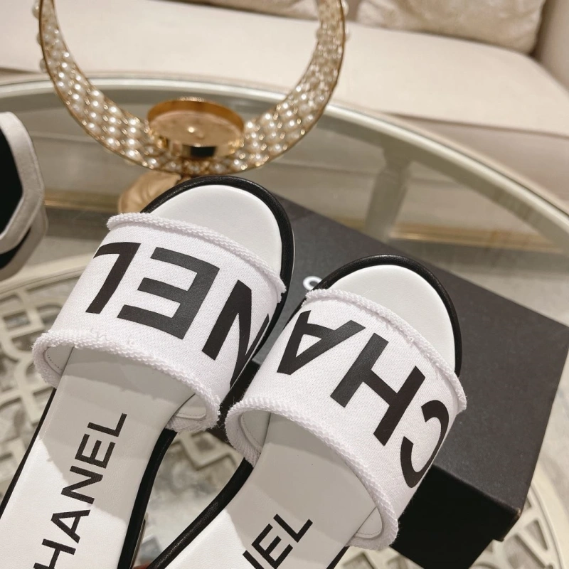 Durable Chxnxl Slippers 128003