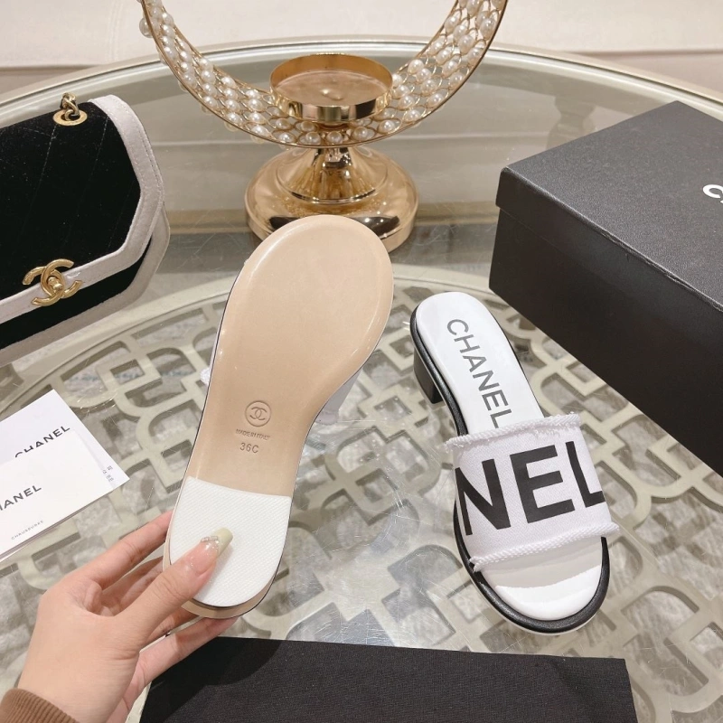 Durable Chxnxl Slippers 128003