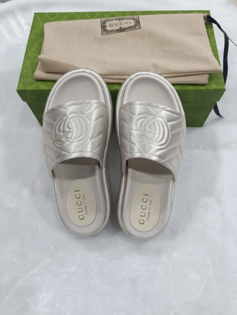 Resilient Gxccx Slippers 162297