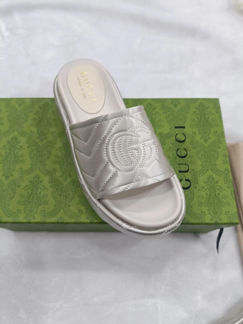Resilient Gxccx Slippers 162297